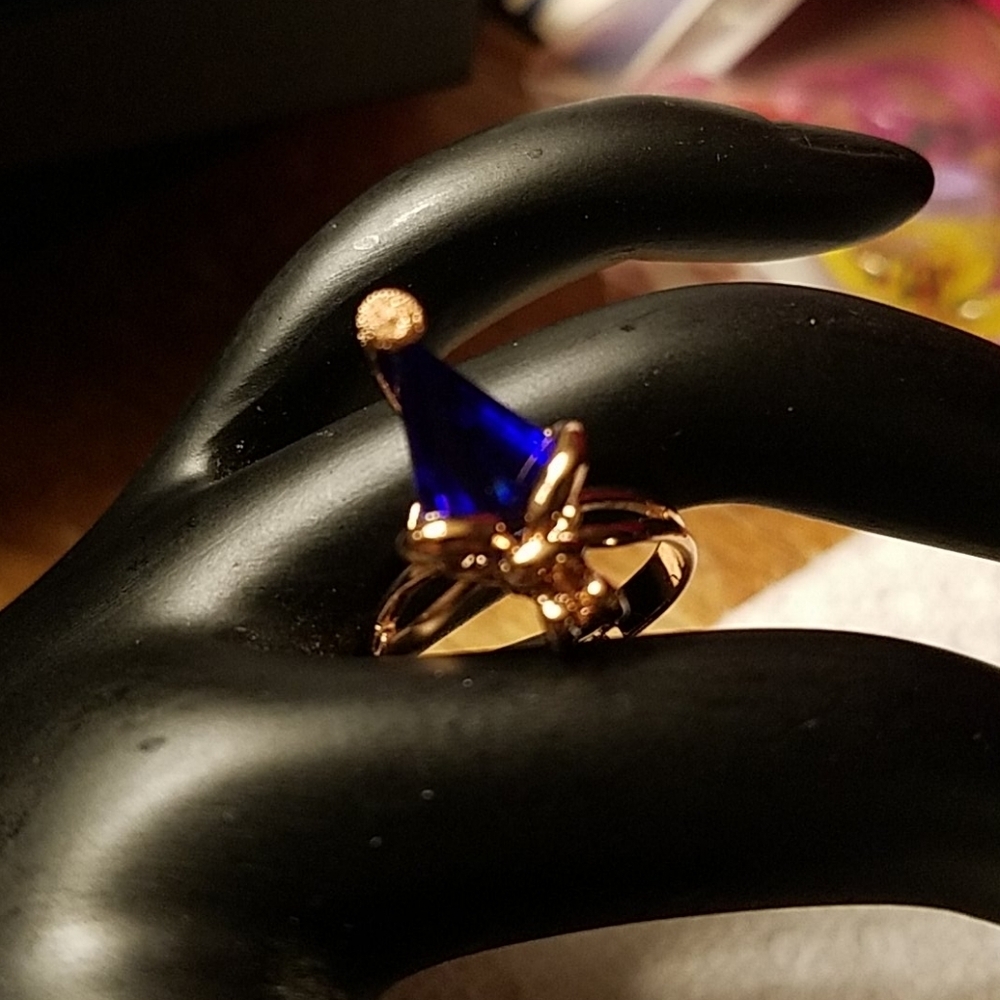 Beautiful Costume Jewelry Ring Size 7.5 Adjustable